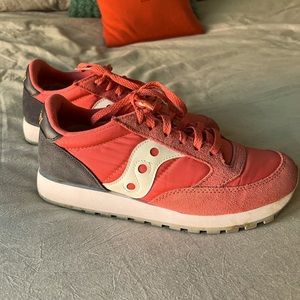 Saucony sneakers sz 9